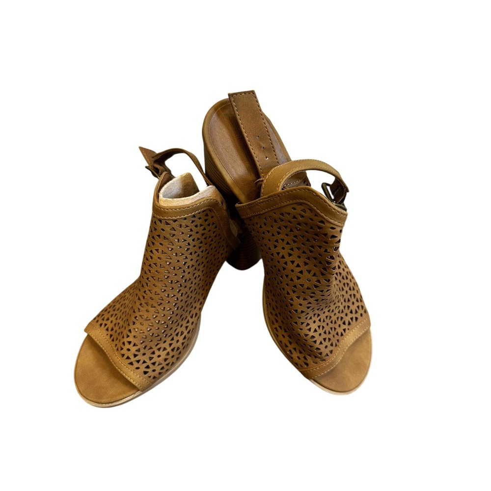 Universal Thread Tan Laser Cut Block Heel Slingback Sandals‎ Size 10 Brown